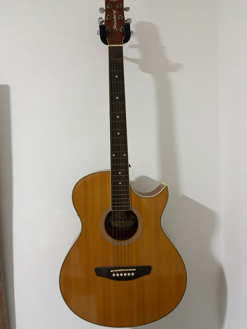 Violão bem conservado 