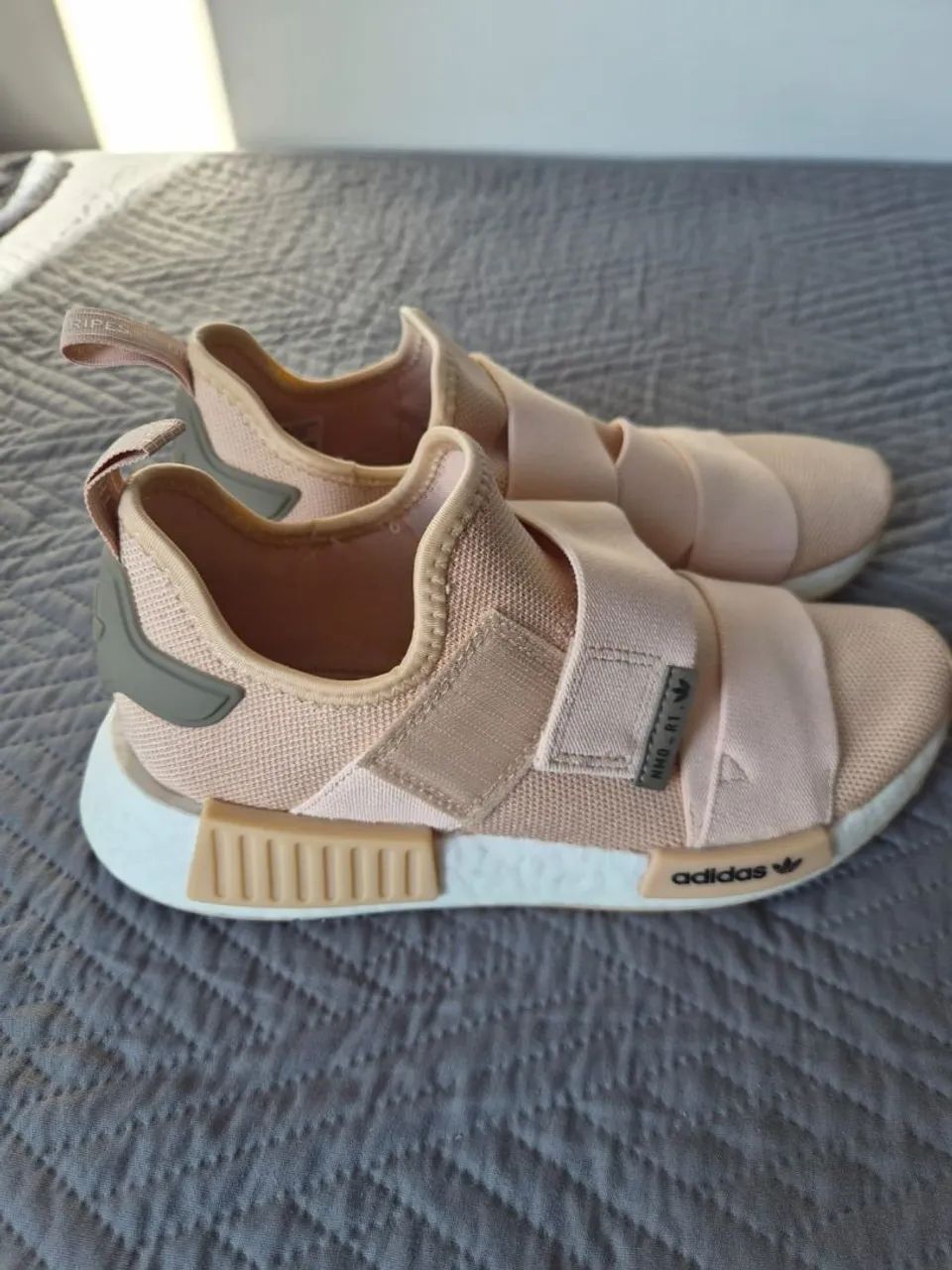 Tênis Adidas modelo NMD_R1 Strap - Foto 5