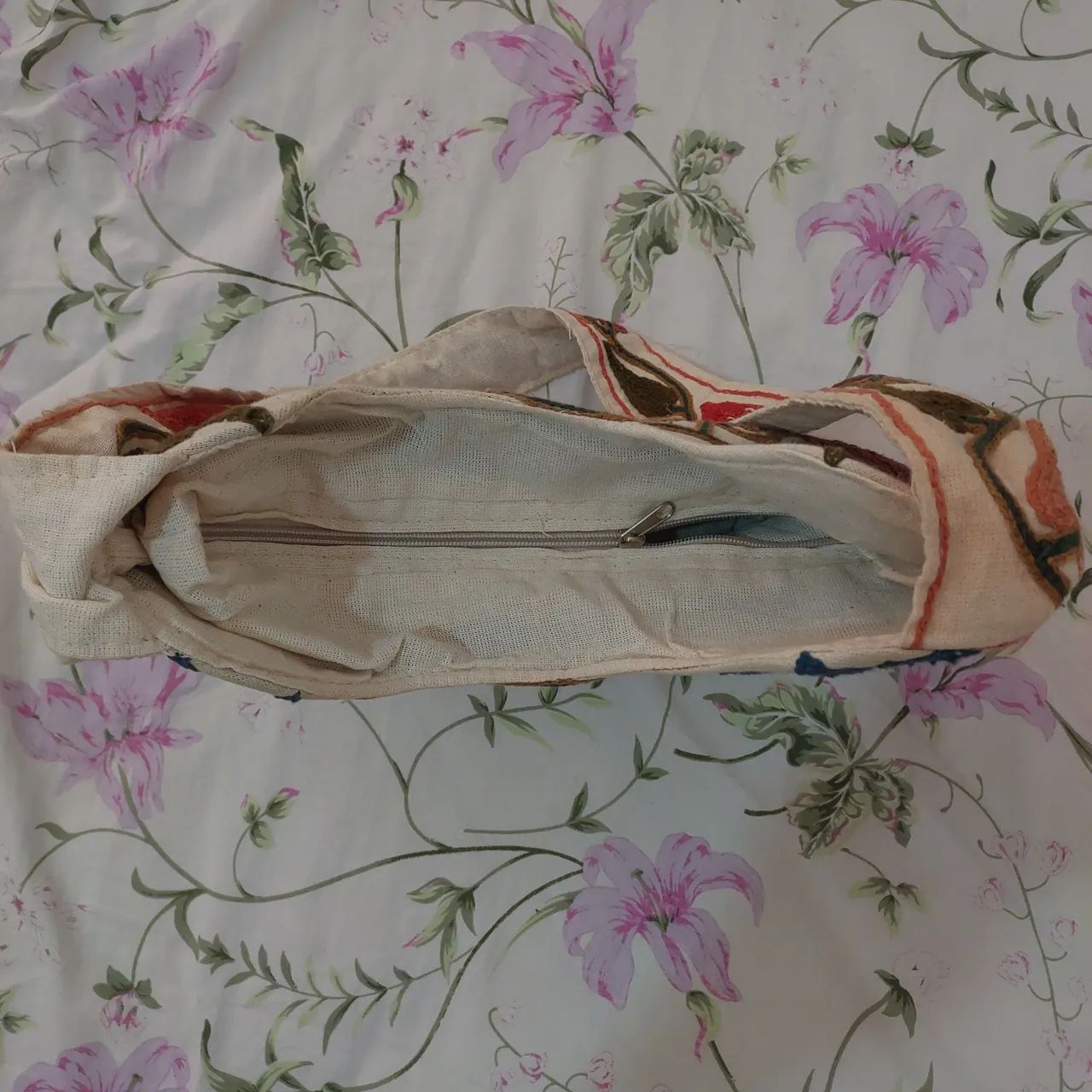 Bolsa de flores com zíper estilo e leveza com charme. - Foto 3