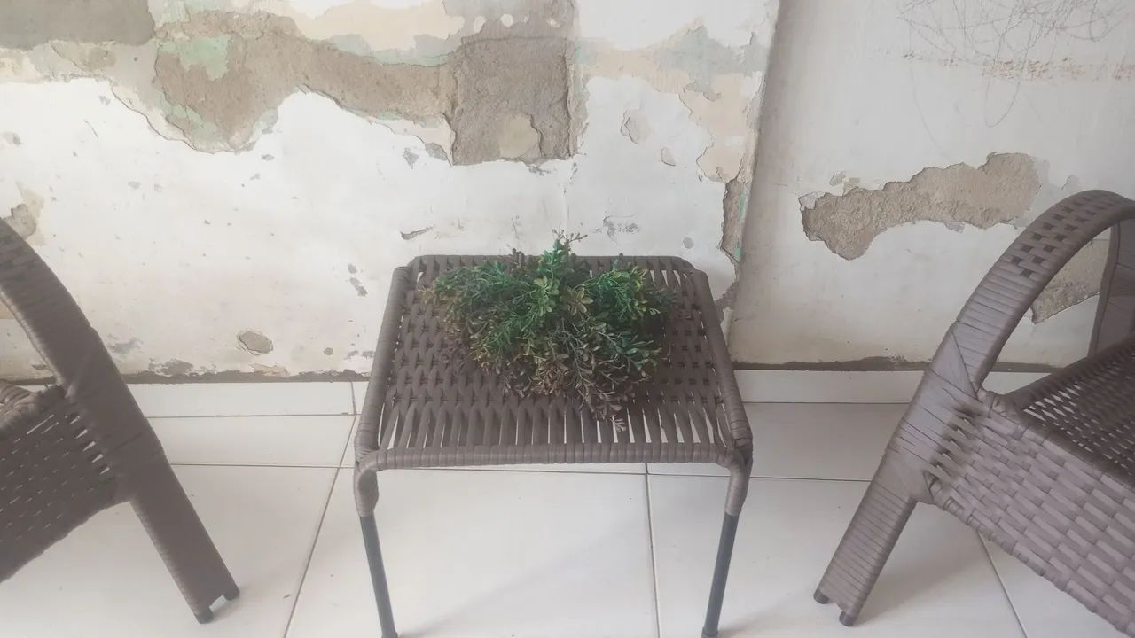 Vende-se cadeiras com centro novas - Foto 2