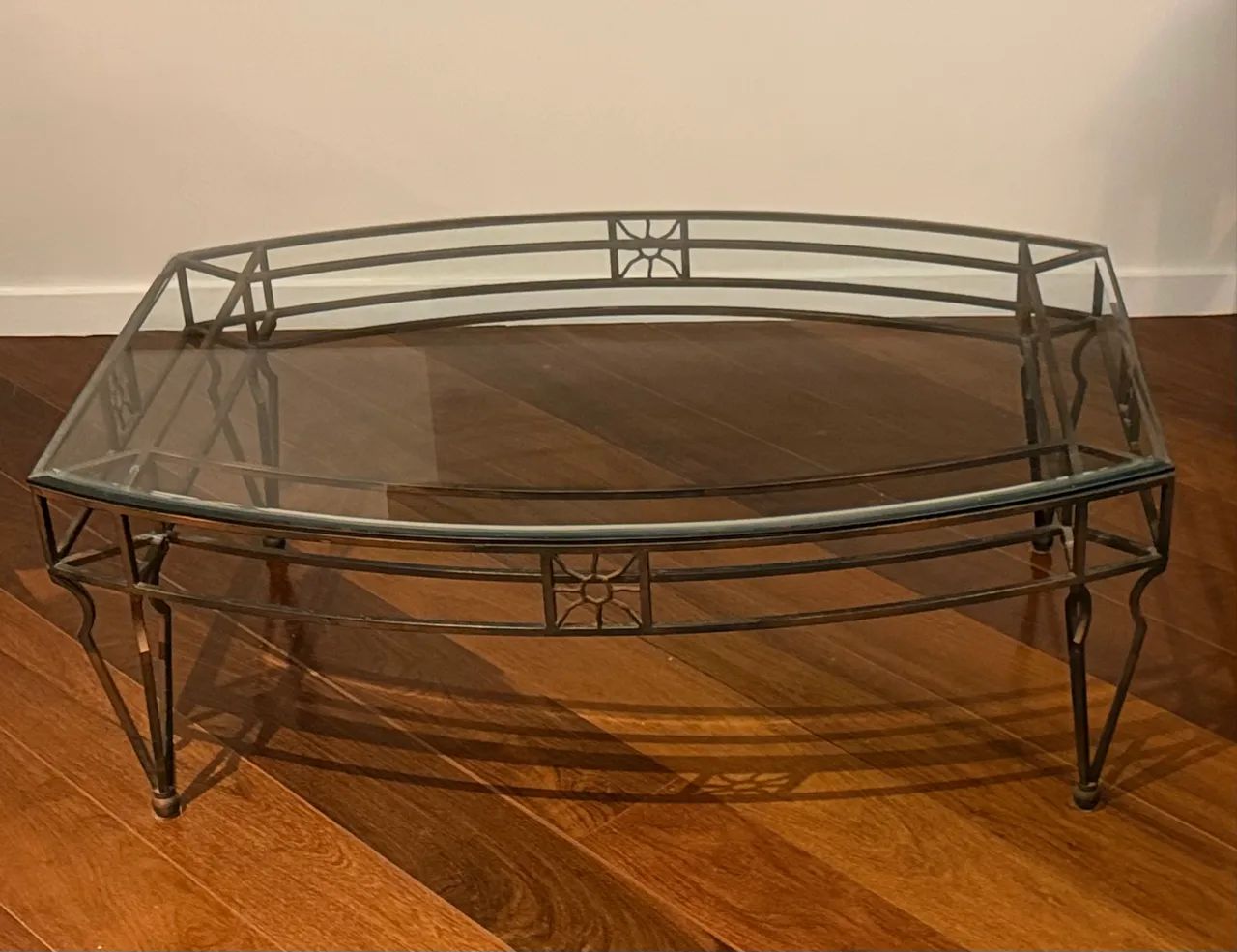 Mesa de centro de ferro e vidro bisotado - Foto 5