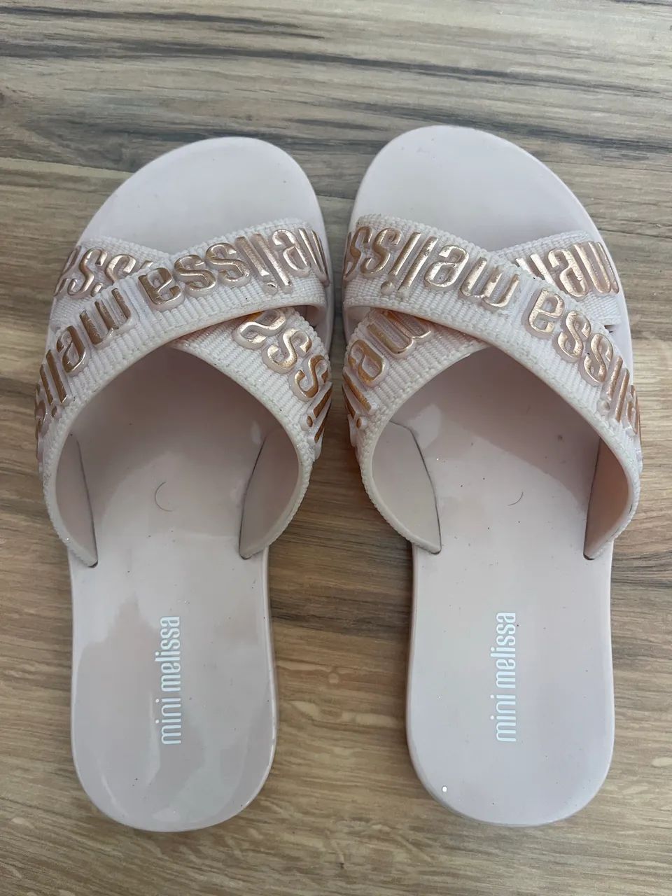 Vendo Mini Melissa Cozy tamanho 26/27 Usada 1 X - Foto 2