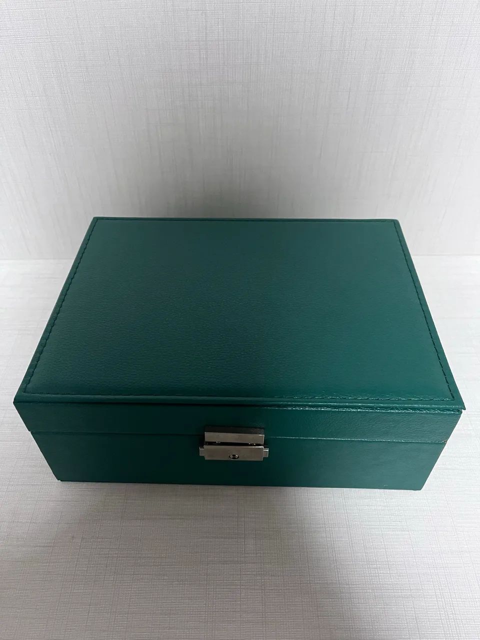     Porta-Joias Verde Elegante com Chave e Divisórias