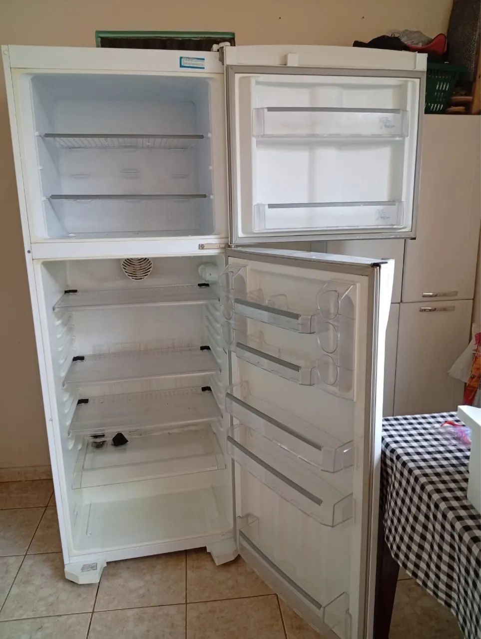 Vendo Geladeira eletrolux  - Foto 2