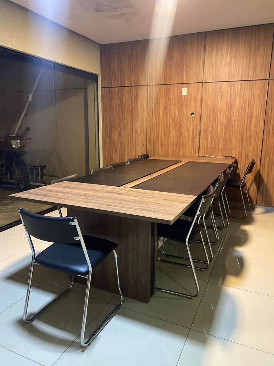 Vende-se mesa e cadeiras 