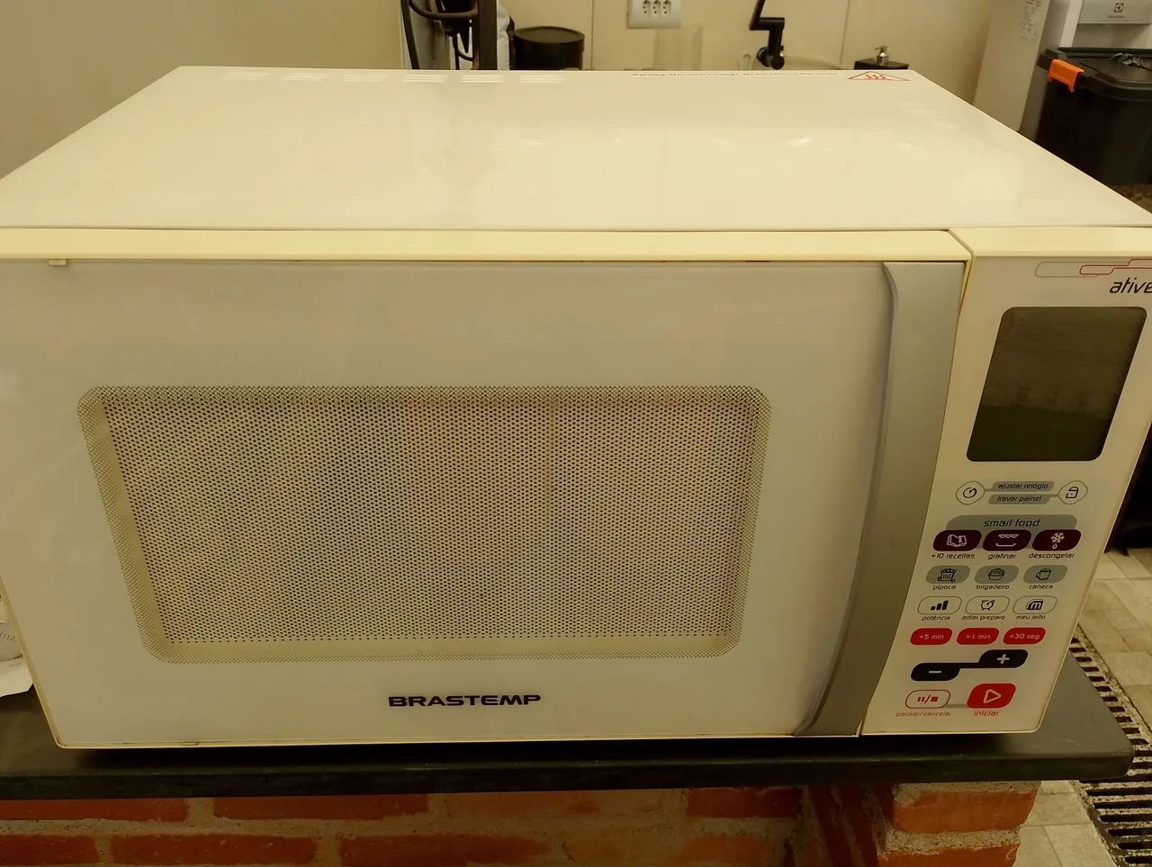 Microondas Brastemp com função Grill 