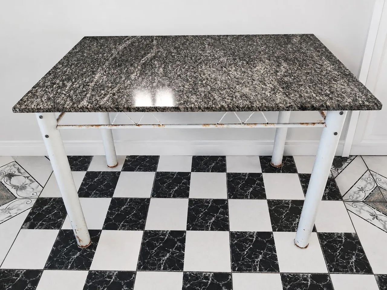 Mesa de ferro com mármore 