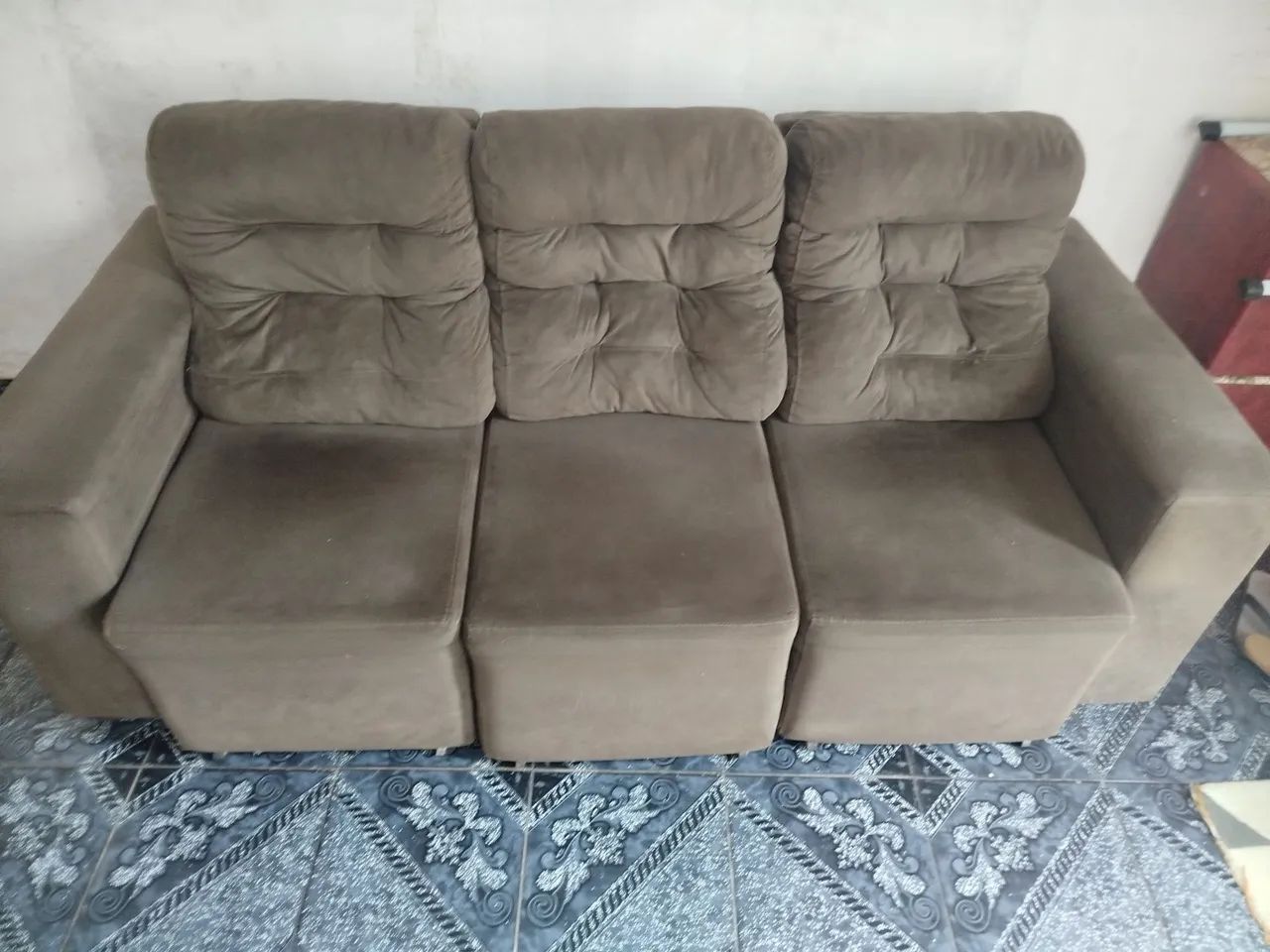 Vende-se sofá de 3 lugares. - Foto 2
