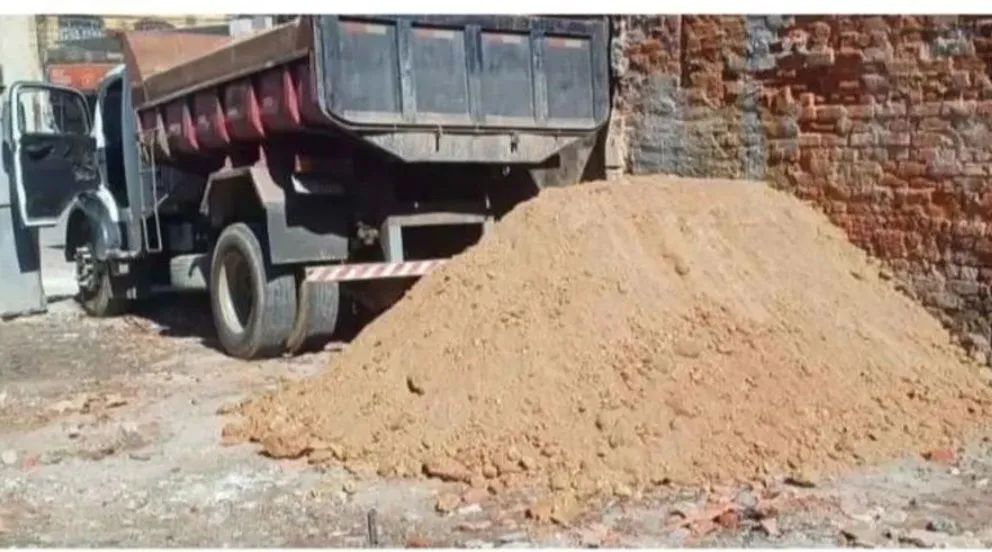 ATERRO LIMPO SAIBRO DIRETO PRA SUA OBRA!