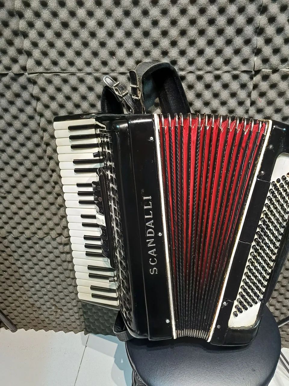 Acordeon scandalli de 120 baixos afinada. 