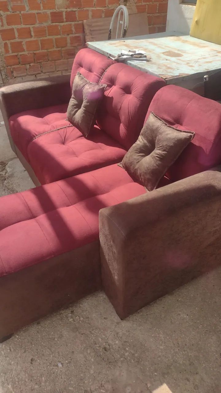 Vendo sofá chasea com duas almofadas  - Foto 4