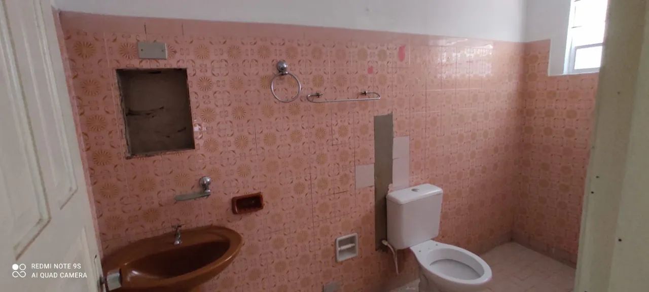 Alugo casa com 3 cômodos, água e luz independente. 