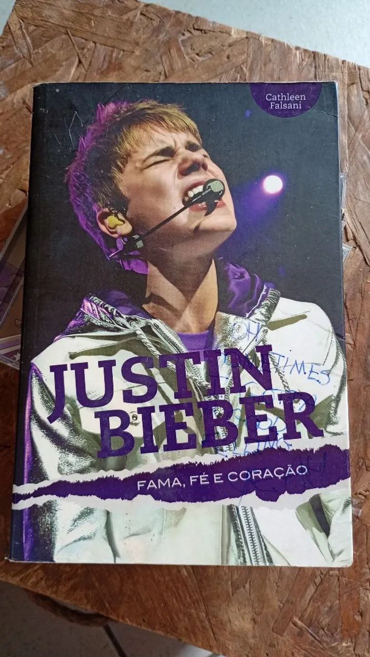 Livro JUSTIN BIEBER 