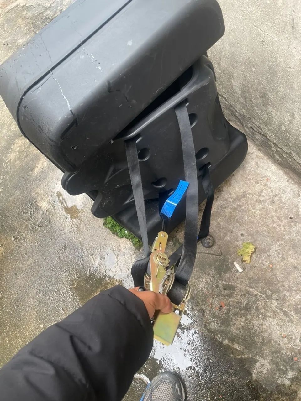 Baú 80 L com suporte de catraca 