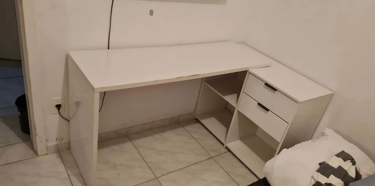Escrivaninha em L 