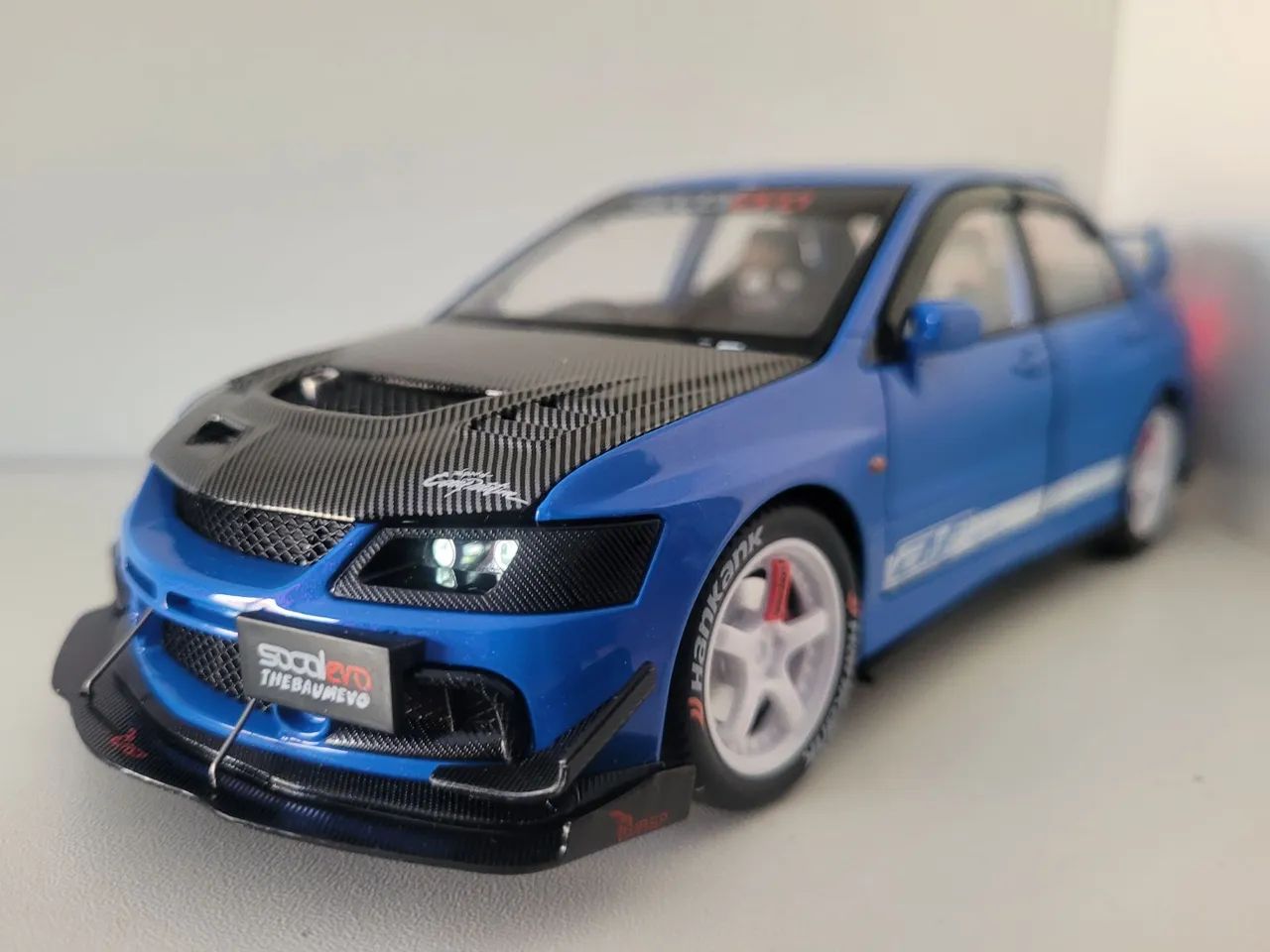 Miniatura Lancer Evolution 1/24, três cores