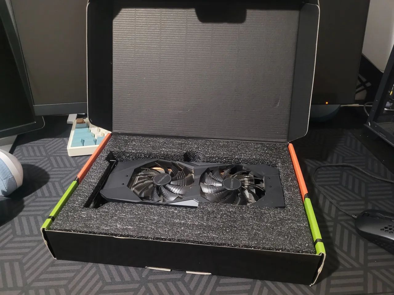 RTX 2060 GIGABYTE - Foto 2