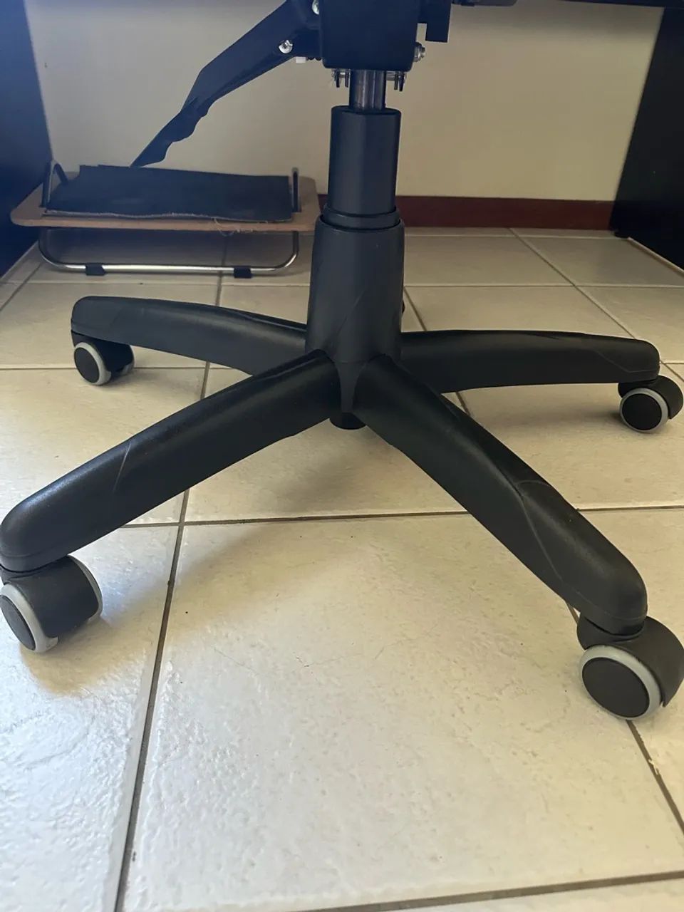 Cadeira de Escritório Giratória com Tela Mesh - Foto 5