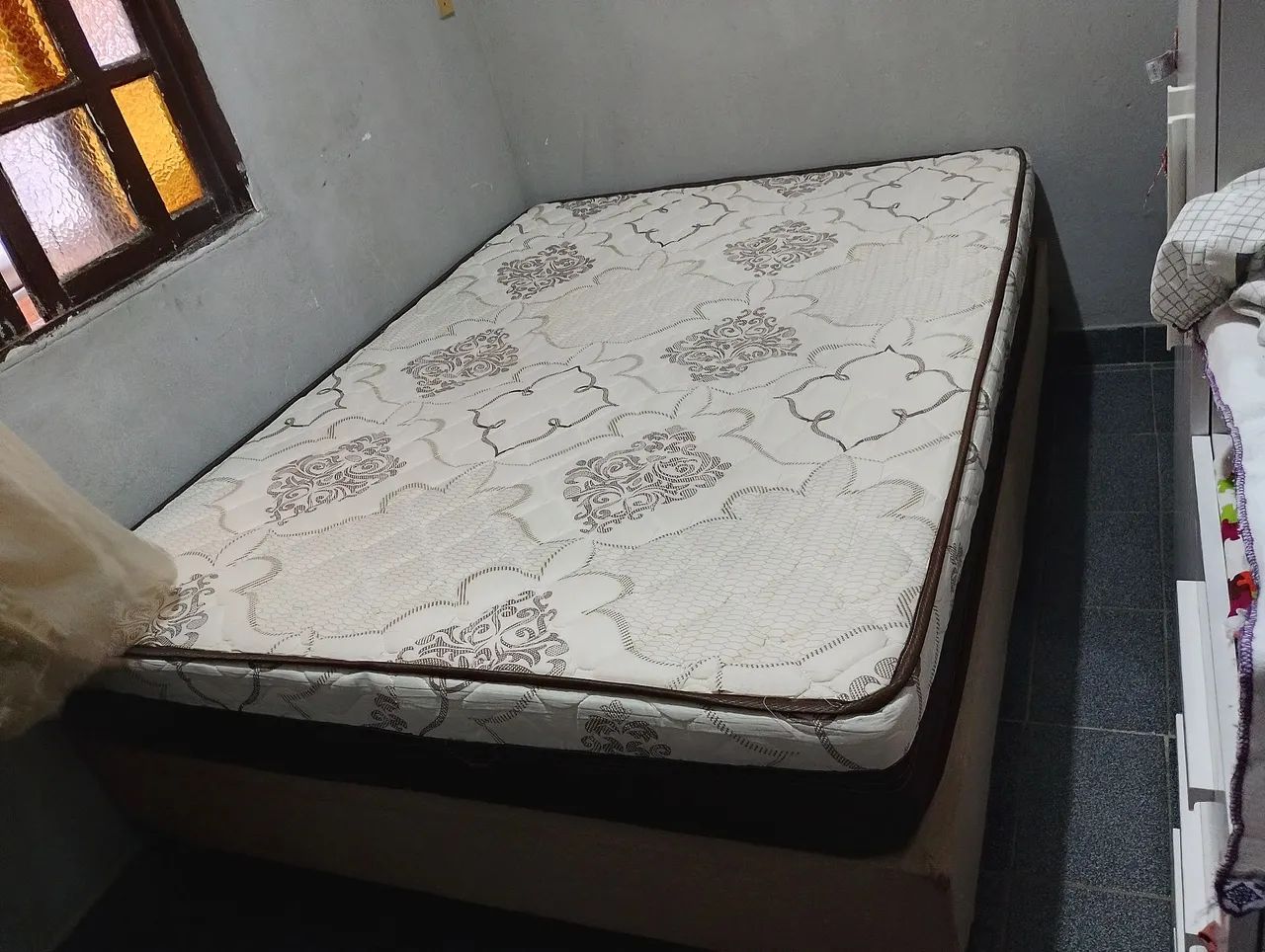 Vendo essa cama box casal com colchão 