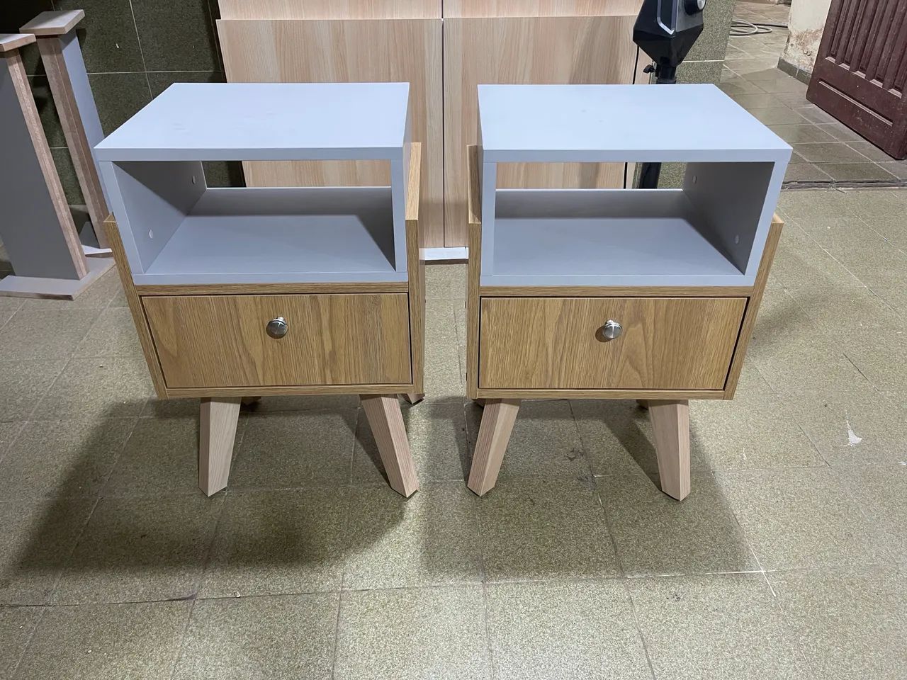 Mesa de cabeceira com gaveta o par  - Foto 4