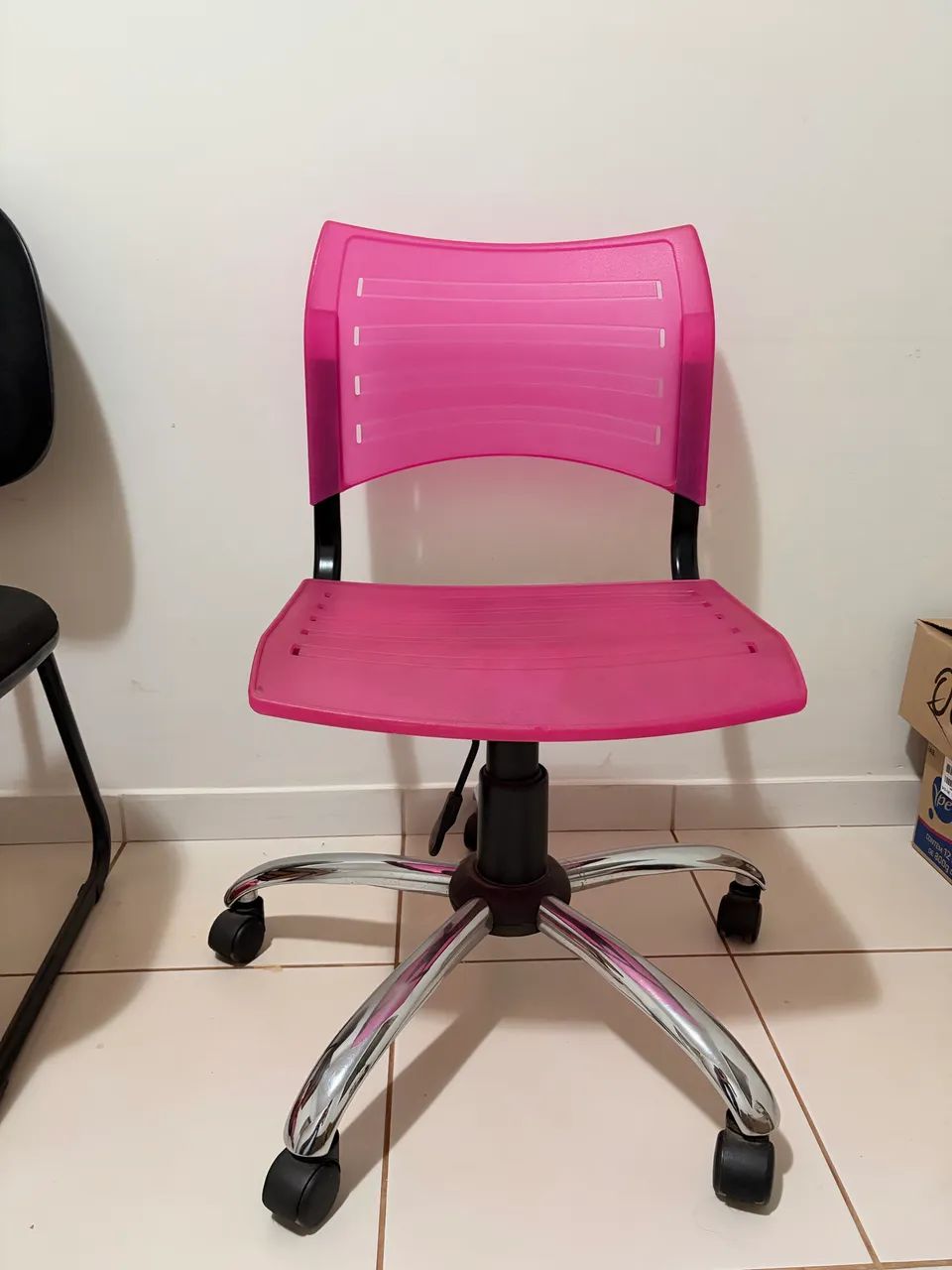 Cadeira de escritório rosa 