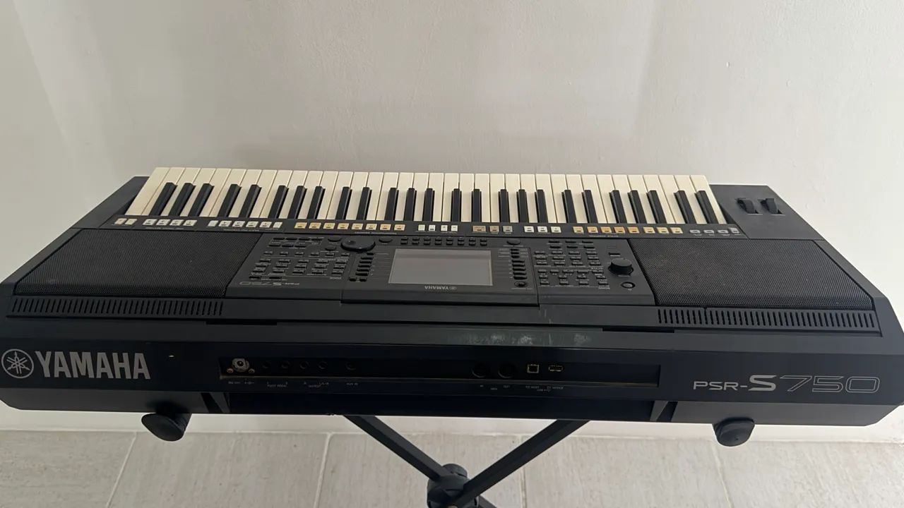 Teclado Yamaha S-750