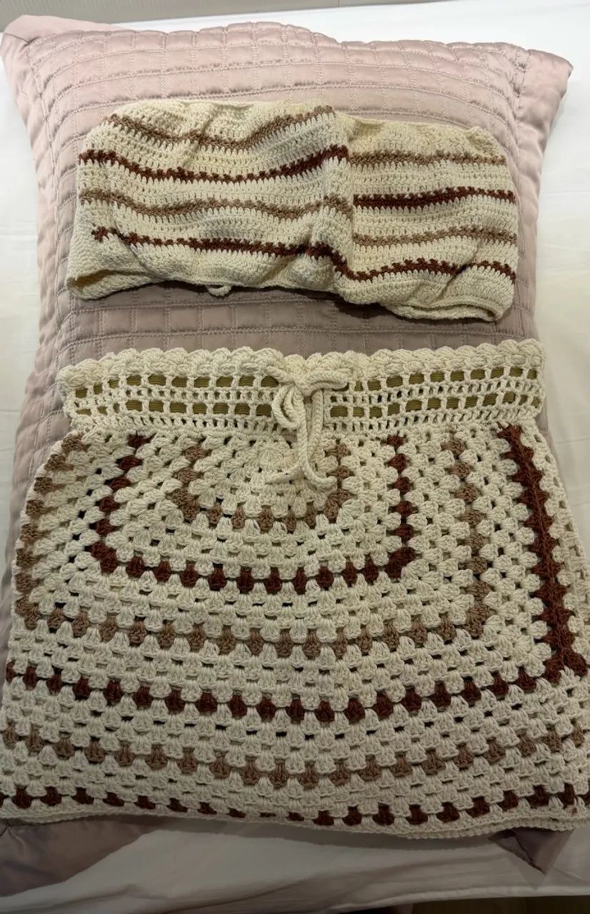 Conjunto saia e topper crochê 
