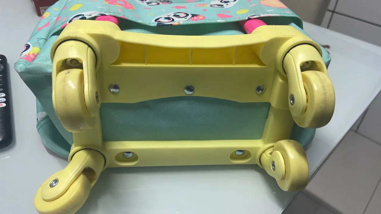 Mochila com Rodinhas e Lancheira Puket  - Foto 3