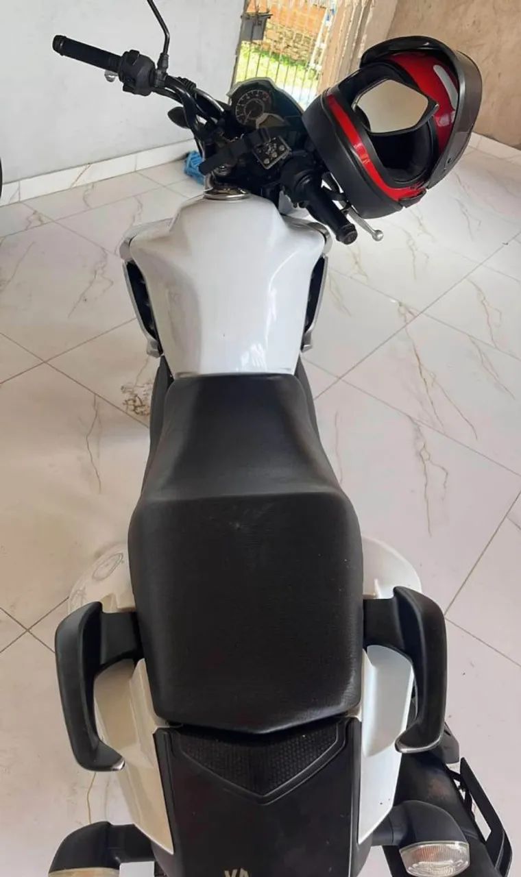  Moto em ótimo estado, documentos em dia.