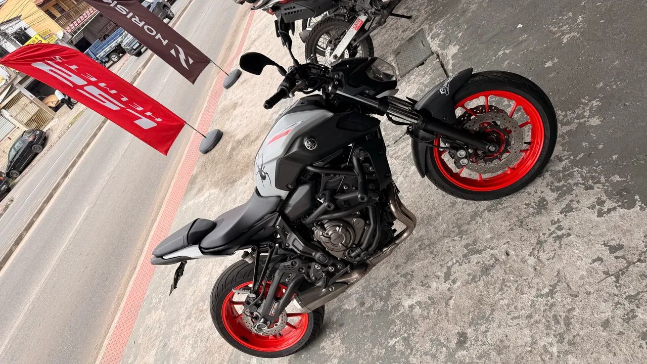 Mt07 2021 cinza