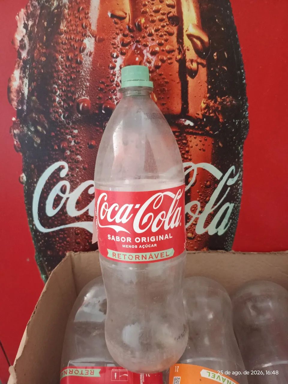 Vendo garrafa retornável da coca-cola 2 l.. 2 reais cada
