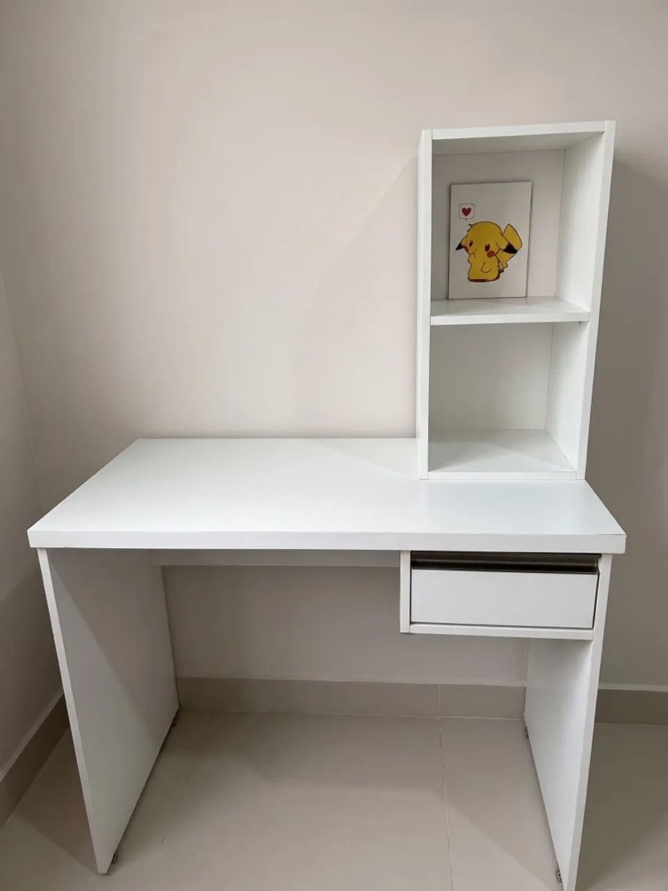 Escrivaninha Compacta Branca com Nicho e Gaveta