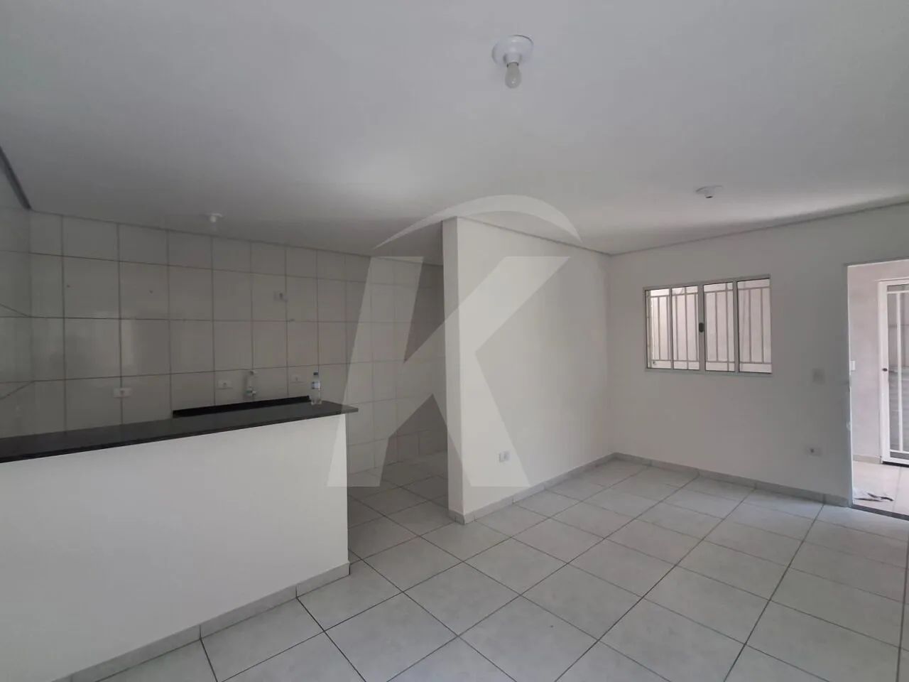 Apartamento com quarto, sala, cozinha, banheiro e área de serviço.
