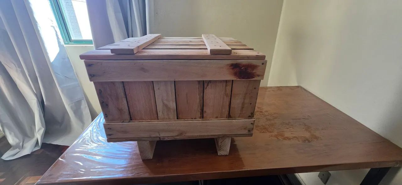 Baú madeira ( ferramentas, brinquedos, transformar em banco )