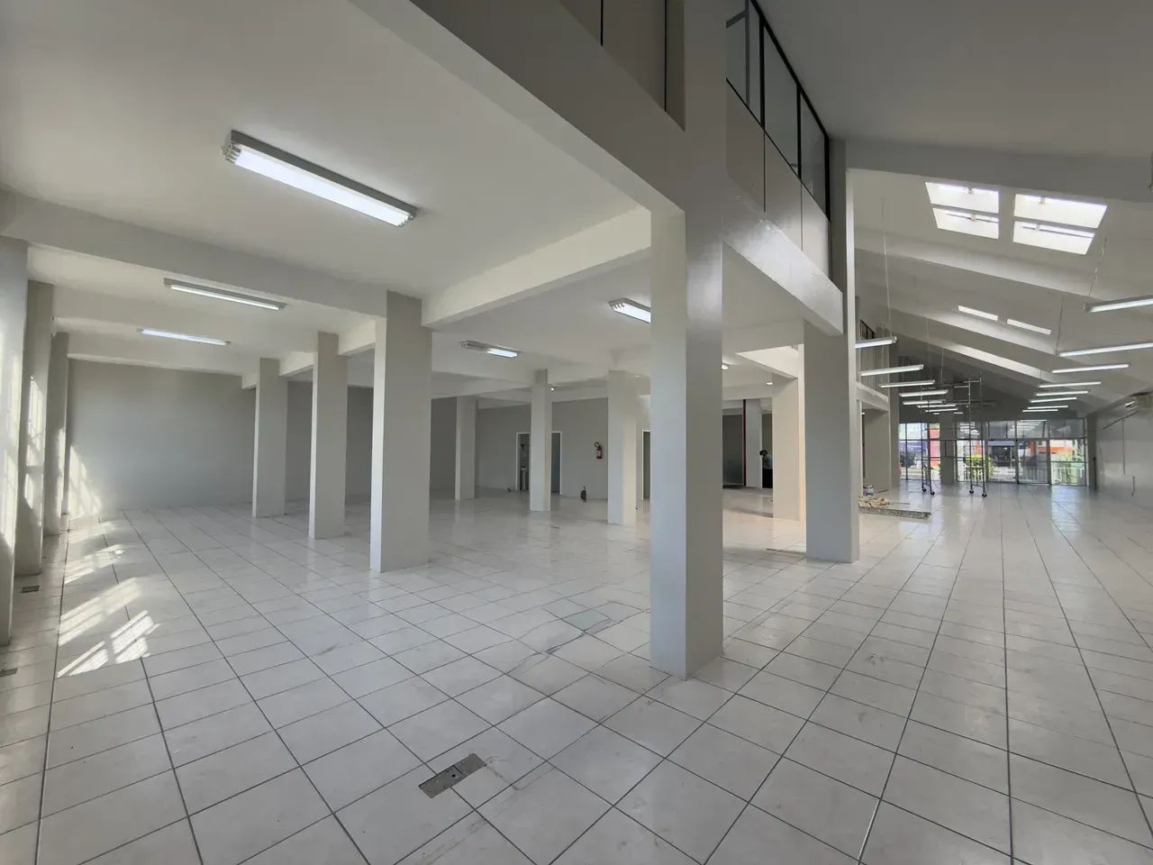 Ampla Sala Comercial de 750 m² para Locação  Mezanino  Cidade Alta, Araranguá/SC - Foto 5