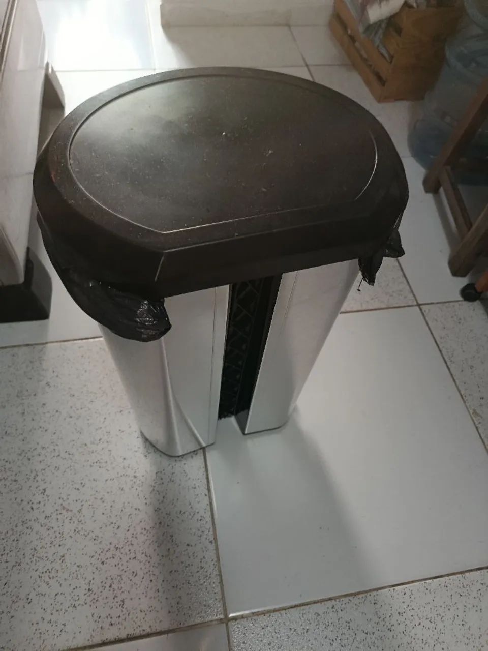 Lixeira 20L com pedal. - Foto 2