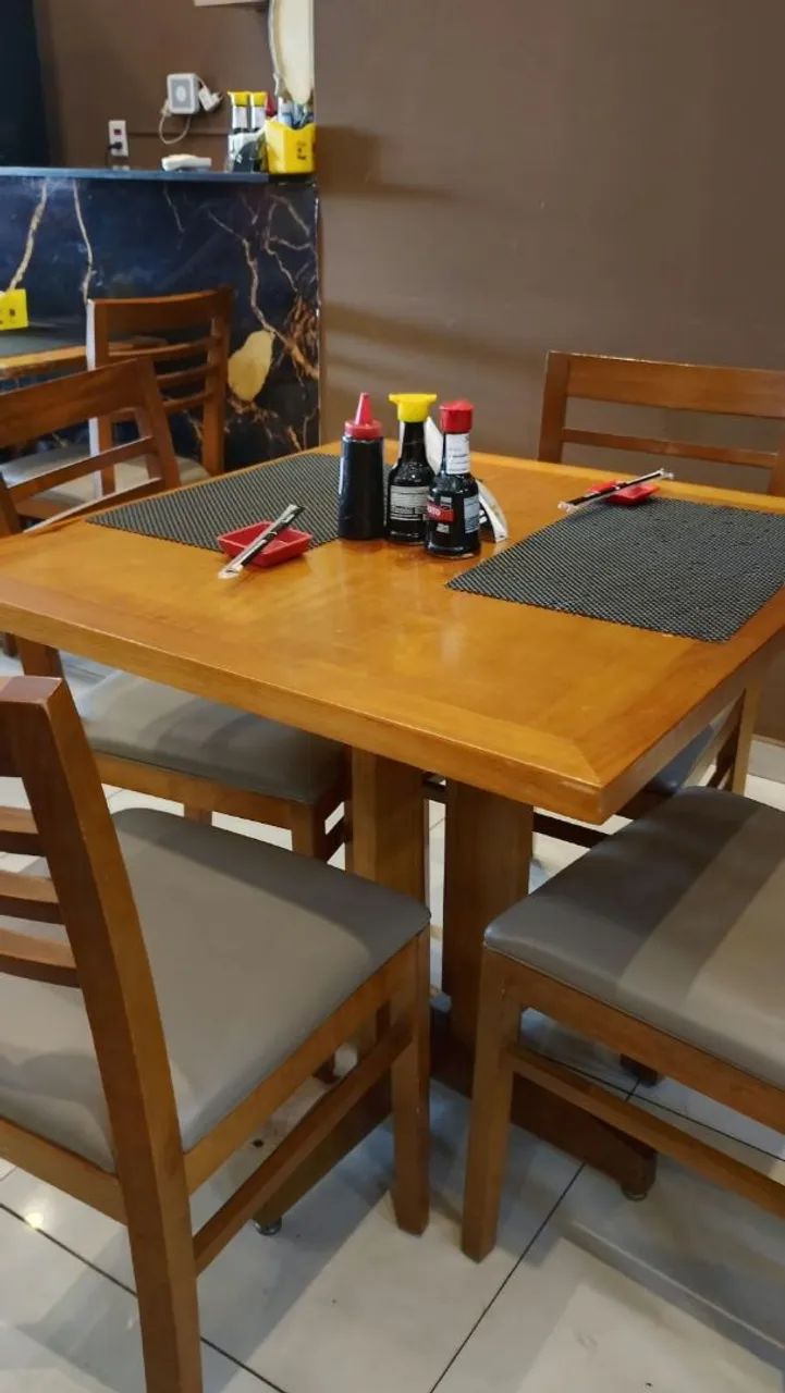 Mesas com cadeiraa