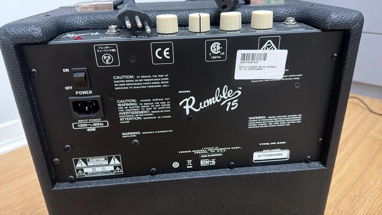 Amplificador Fender Rumble Series 15 P/ Baixo 15w 120v - Foto 2