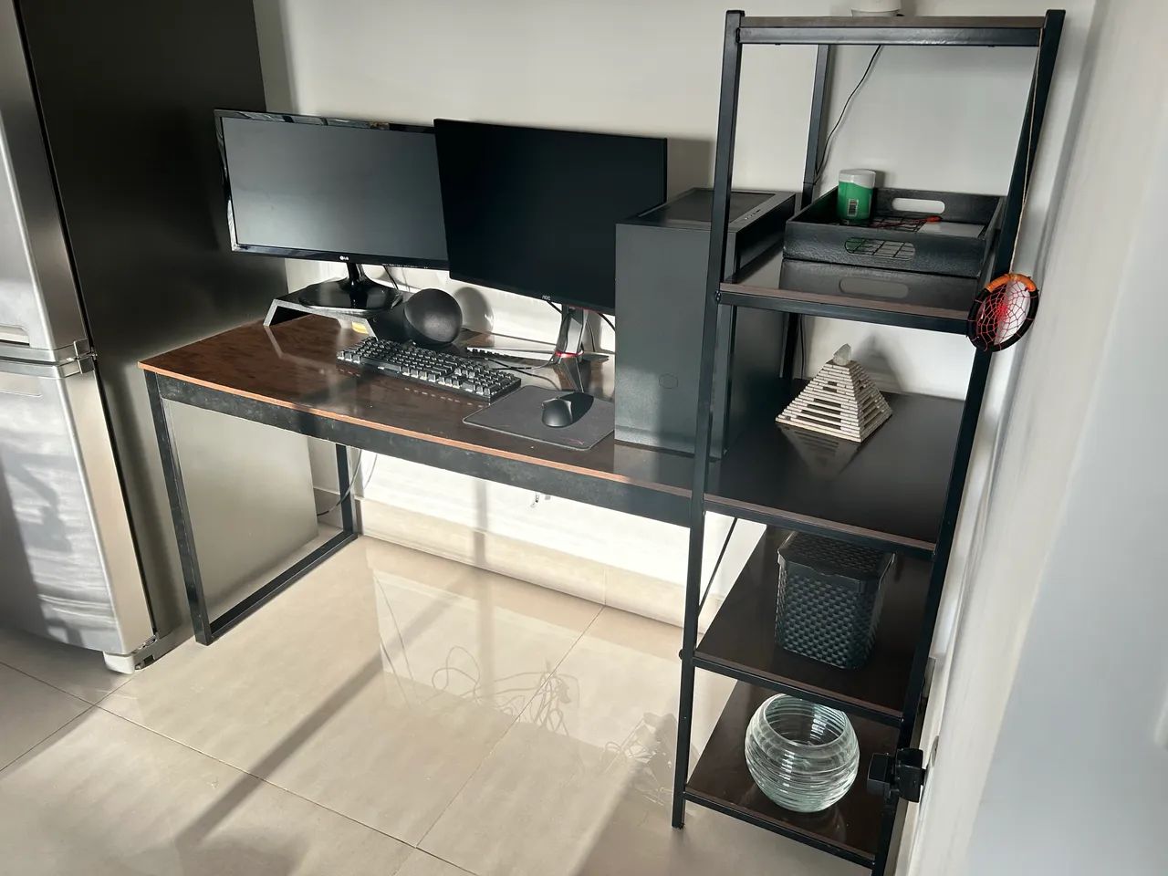 Mesa de Escritório com Prateleiras - Foto 2