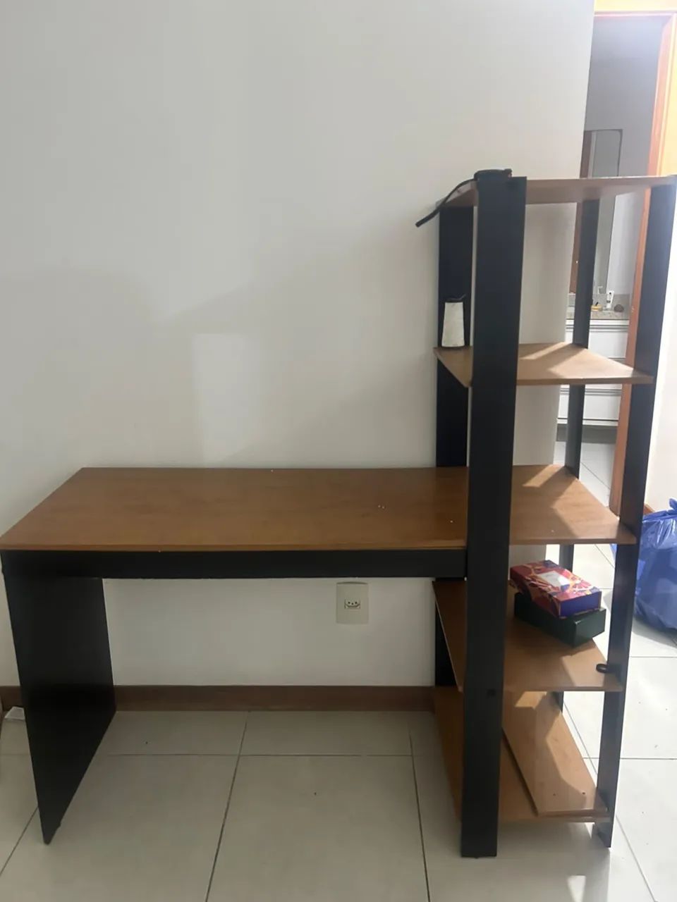 Mesa com Prateleira - Foto 2