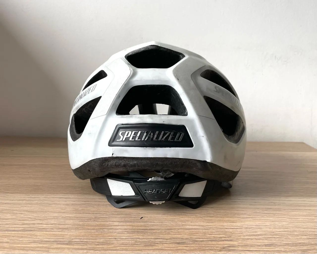 CAPACETE SPECIALIZED CENTRO LED MIPS - Foto 4