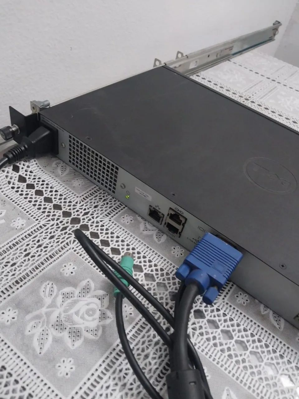 KVM Dell seminovo com Switch, cabos, braço retrátil e fonte - Foto 5
