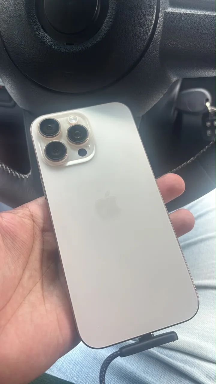 iPhone 16 pro max  Cor desert titanium
