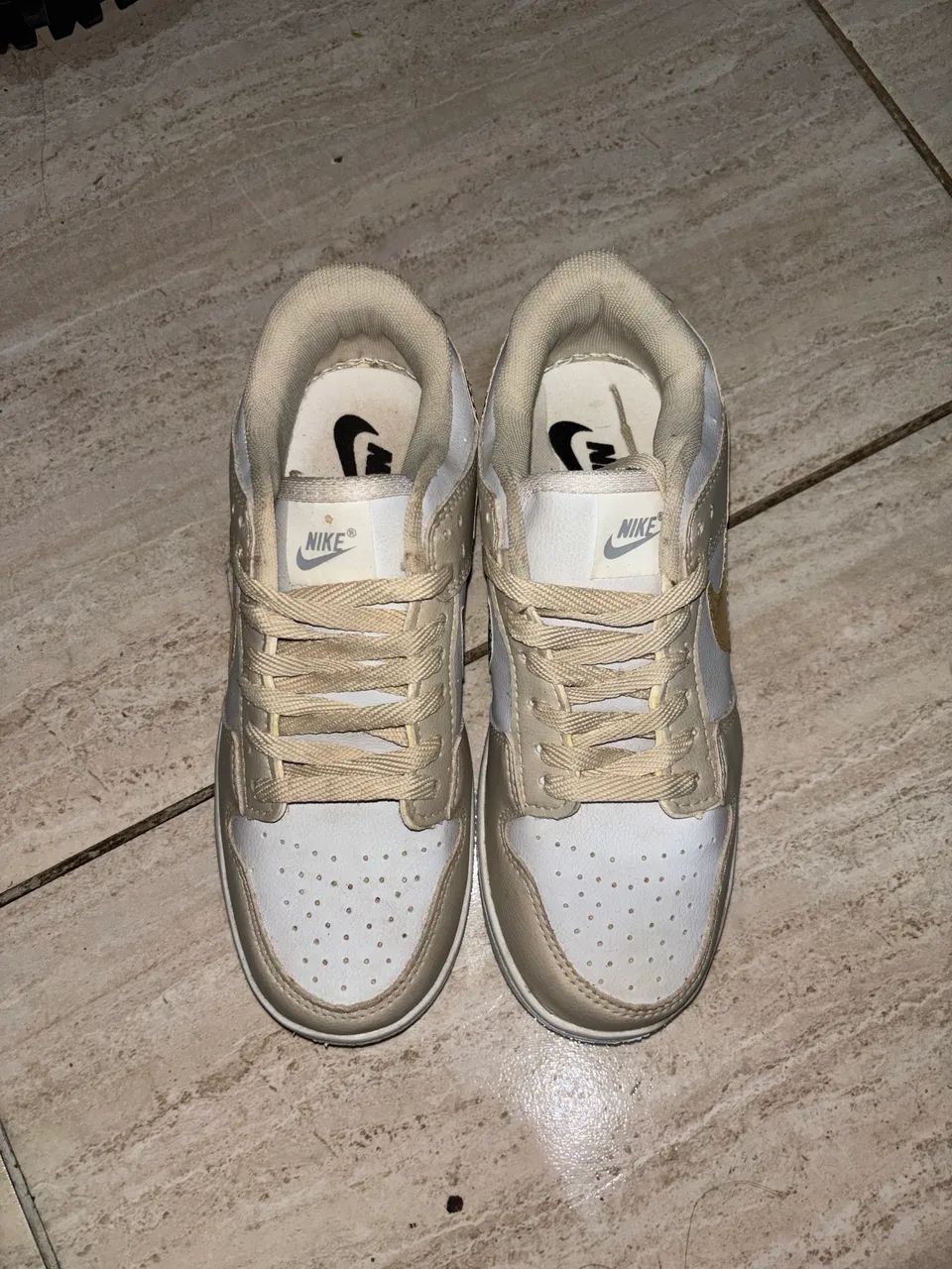 Tênis Nike Cor creme com dourado  - Foto 3