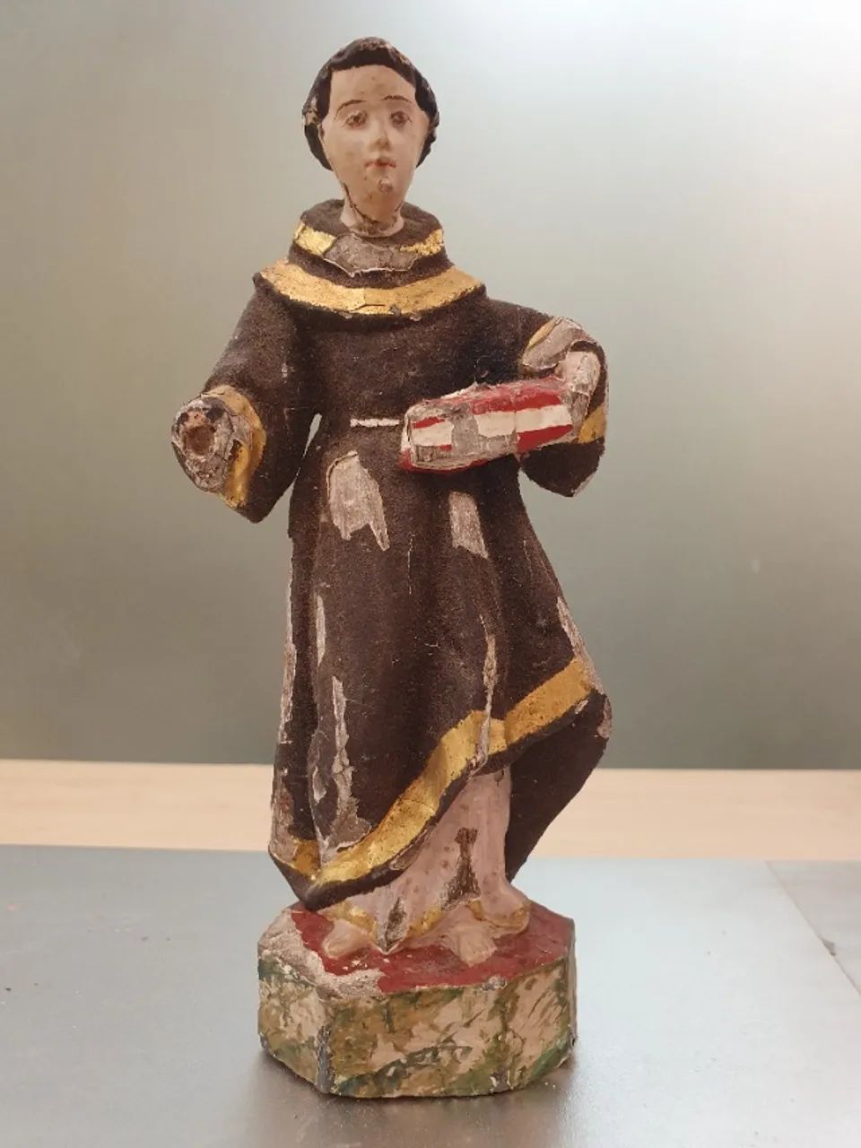 Santo Antonio em Madeira policromada 20cm - Foto 5
