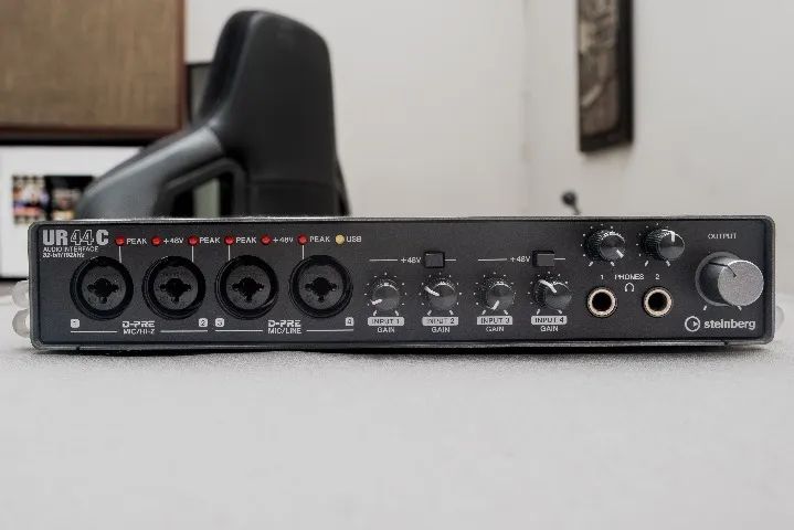 Interface de áudio Steinberg UR44C 32 bit - Equipamentos e