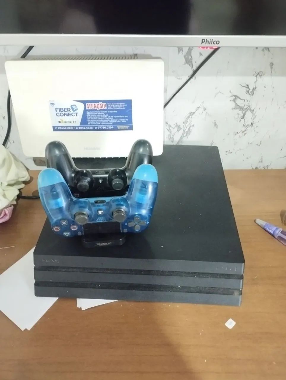 Ps4 pro 1tb com 2 controles originais  - Foto 3