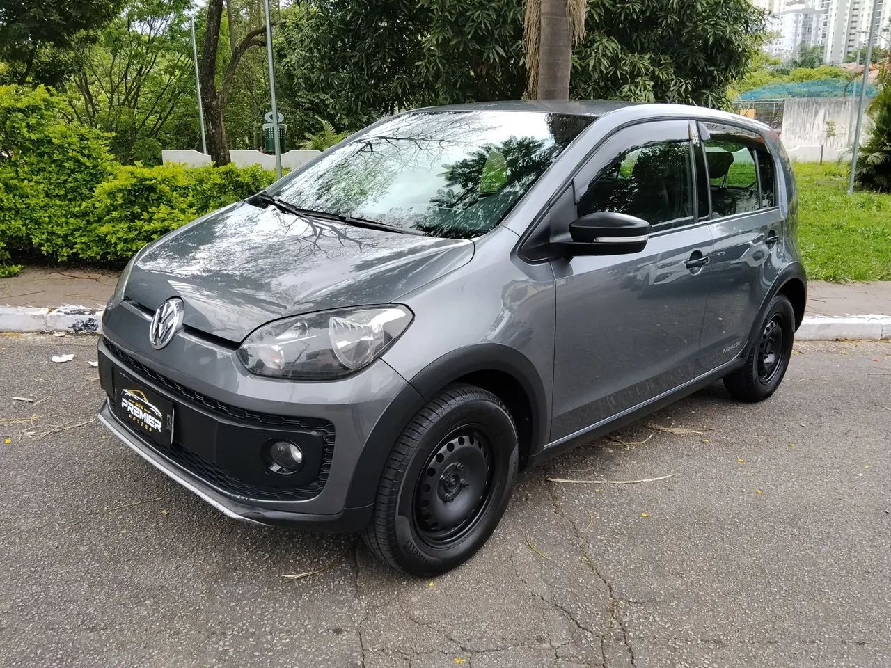 Volkswagen up! track 1.0 Total Flex 12V 5p, foto 2 de 13