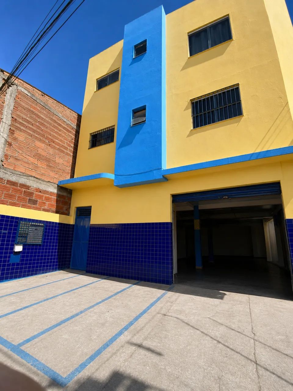 Vendo prédio com ponto comercial e 2 apartamentos  - Foto 3