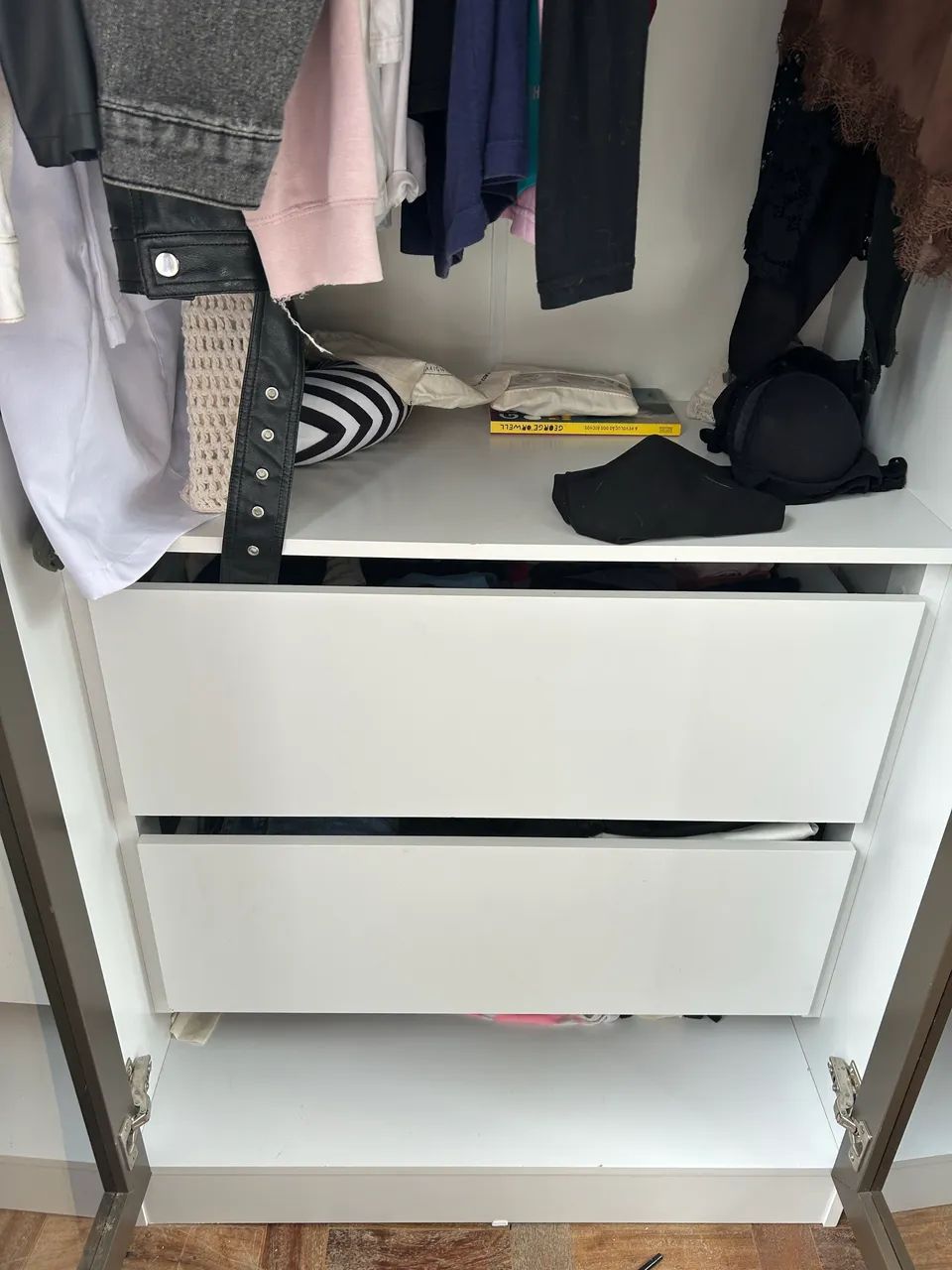 Guarda Roupa 2 Portas 2 Gavetas com Espelho Elegance  - Foto 4